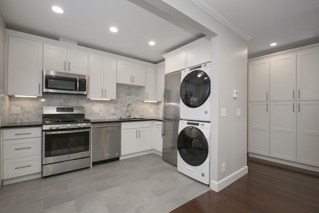Primary Photo - 1020 5th Ave N
