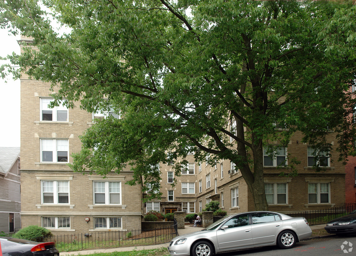 Building Photo - 320-324 Union St