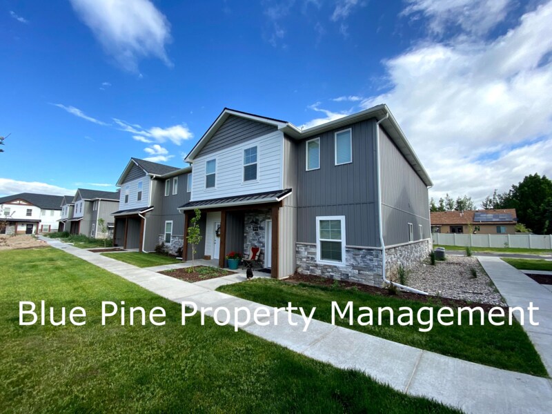 Foto principal - 359 N 3rd West St