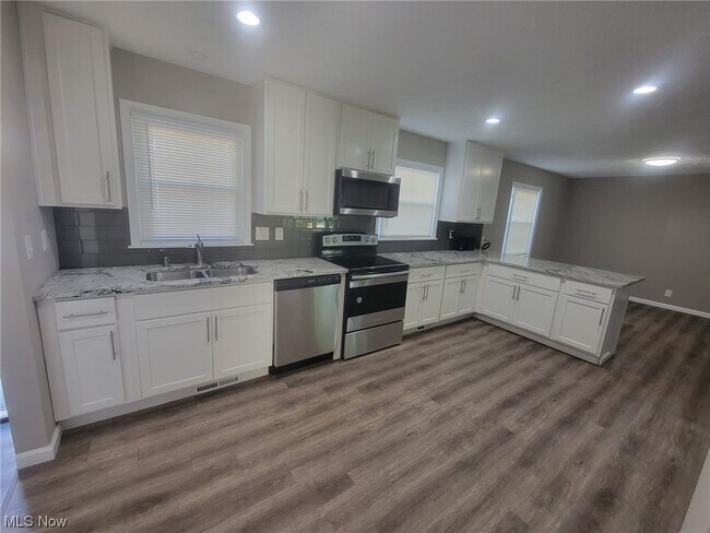 Foto del edificio - 2664 S Green Rd