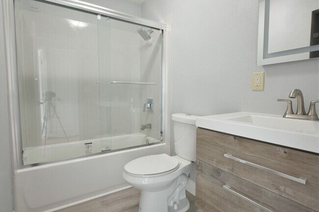 Building Photo - 445 Kuehnis Dr