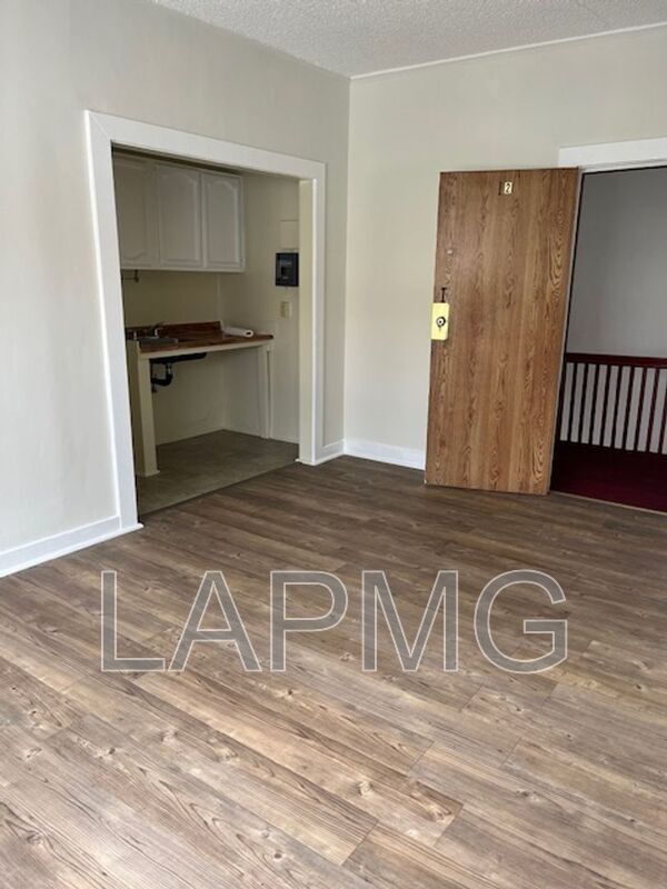 Foto del edificio - 1614 N Kenmore Ave