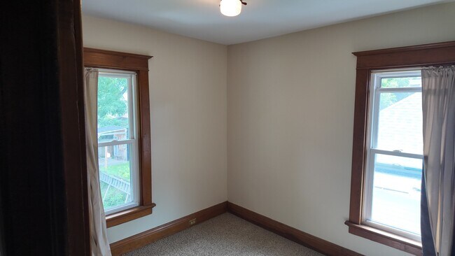 Foto del edificio - Spacious 4-Bed Home with Updated Kitchen, Deck & Fenced Yard in Cincinnati