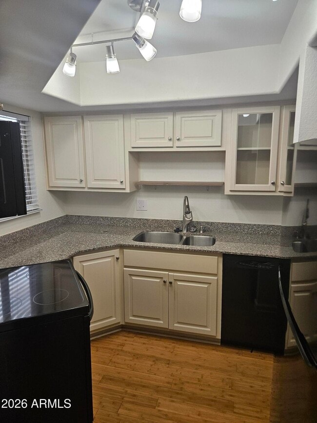 Building Photo - 885 N Granite Reef Rd