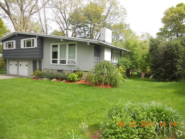 Building Photo - 17 Tirrell Cres
