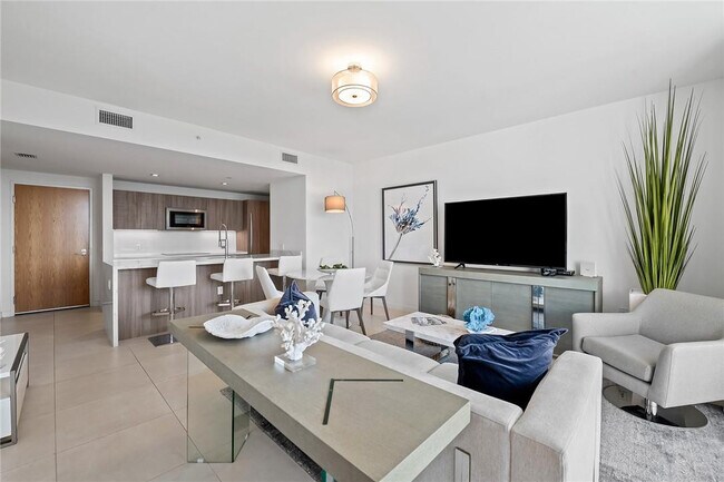 Foto del edificio - 401 N Birch Rd