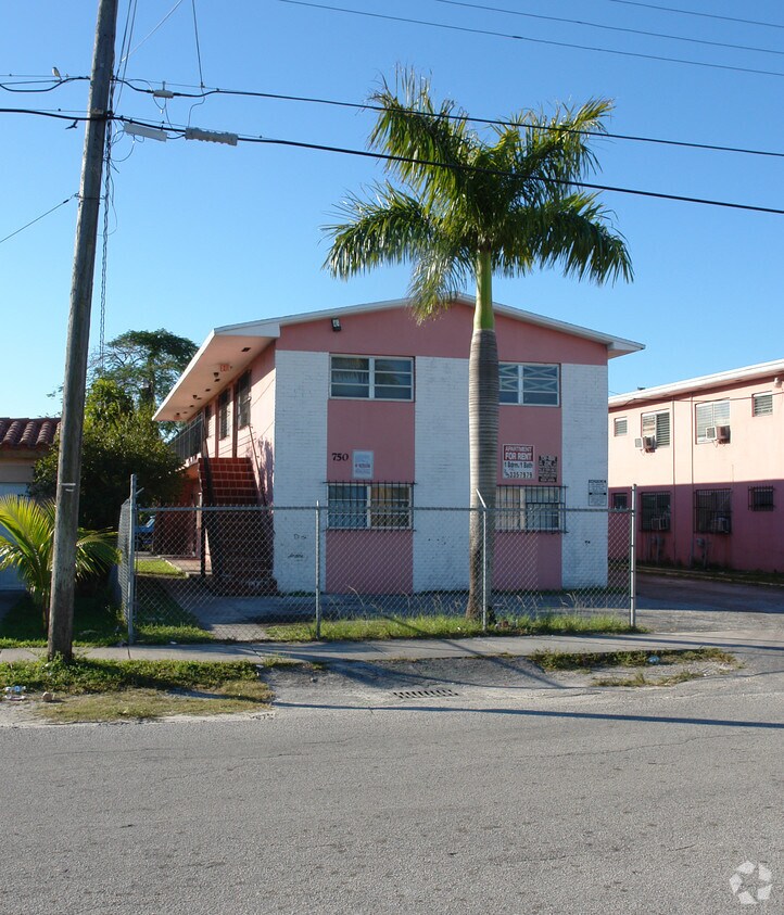 Building Photo - 750 NW 70th St