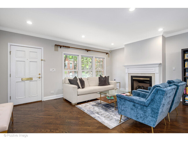 Foto del edificio - 2238 N Southport Ave