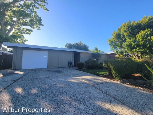 Building Photo - 3 br, 2 bath House - 1063 Cardinal Way