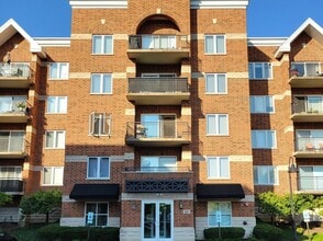 Building Photo - 3451 N Carriageway Dr