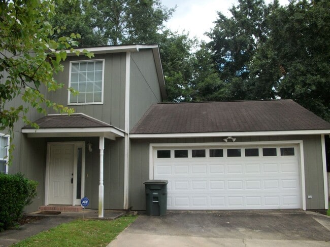 Building Photo - Foxhill Commons - 3 Car Garage