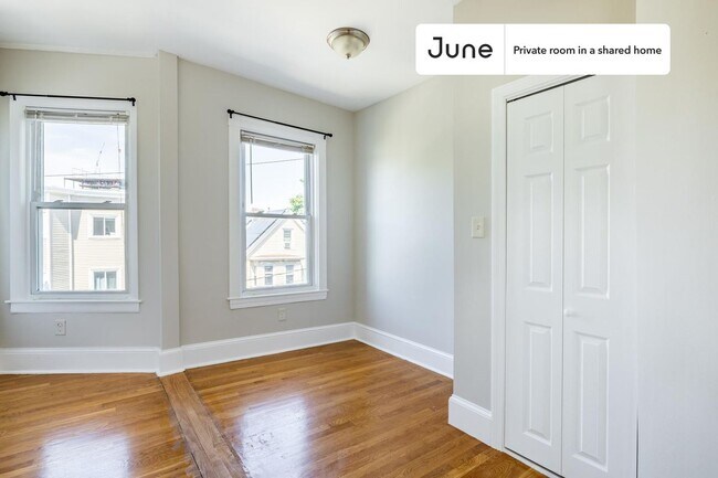 Foto del edificio - Room in Shared 3 bed/1 bath home