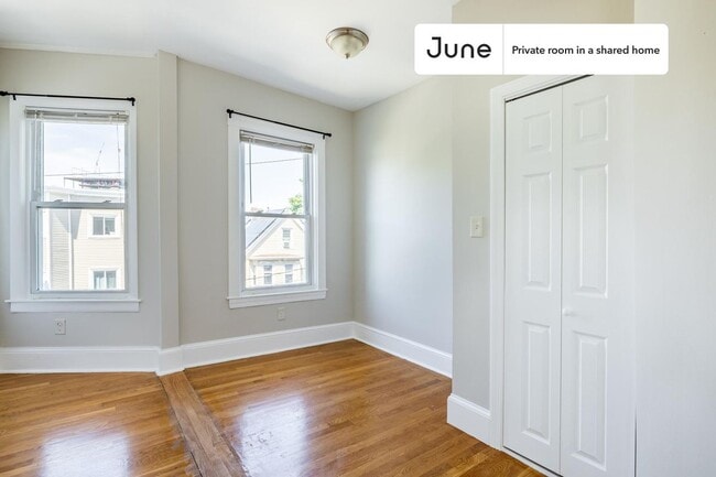 Building Photo - Room in Shared 3 bed/1 bath home