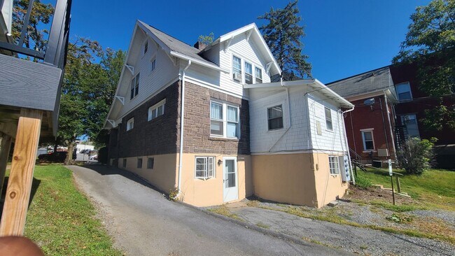Building Photo - College Avenue, West-626