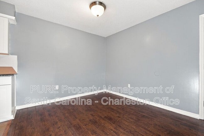 Building Photo - 1402 Camp Rd