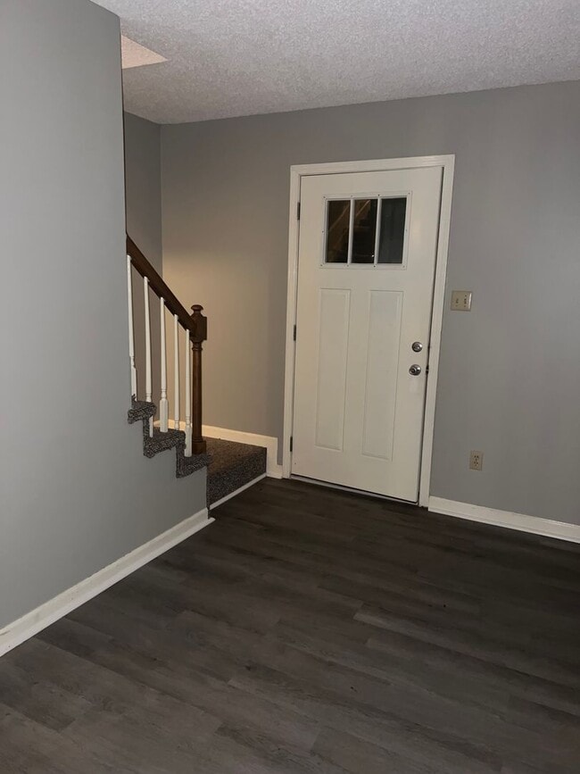 Building Photo - 132 Pebble Ct