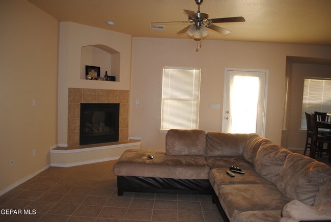 Foto del edificio - 3269 Leah Point Ln