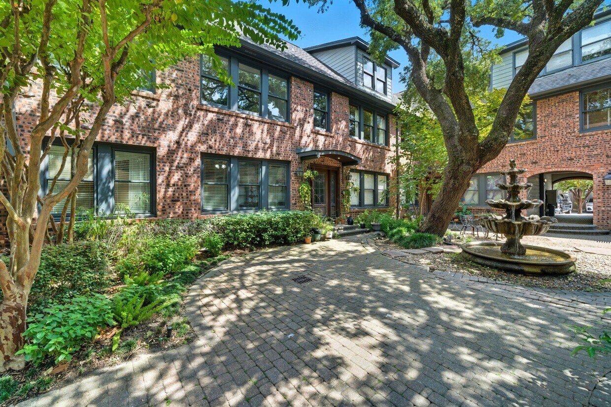 Foto principal - 3015 Chenevert St