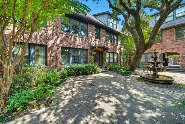 Building Photo - 3015 Chenevert St