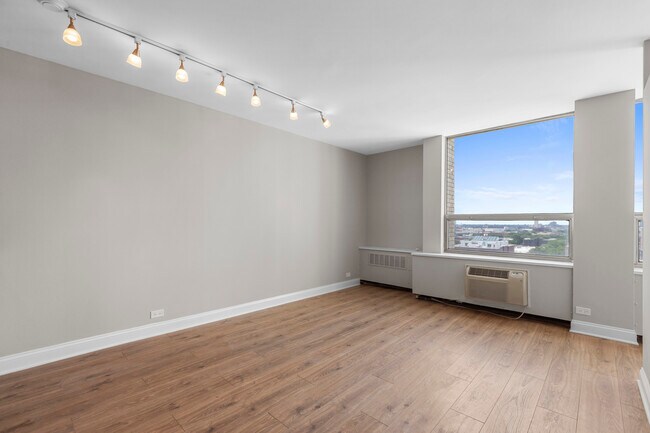 Foto del edificio - 1355 N Sandburg Ter