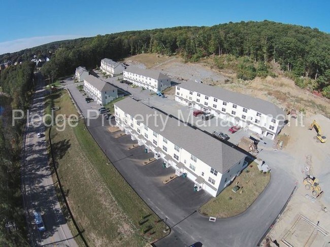Building Photo - 502 River View Ln