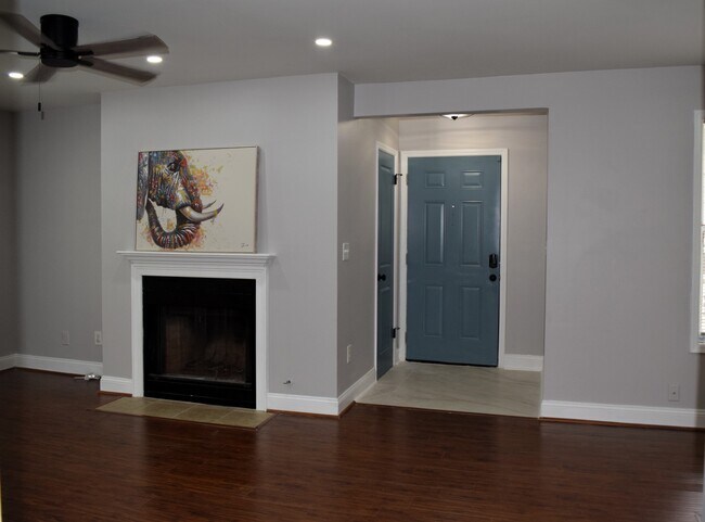 Foto del edificio - 606 Glenleaf Dr