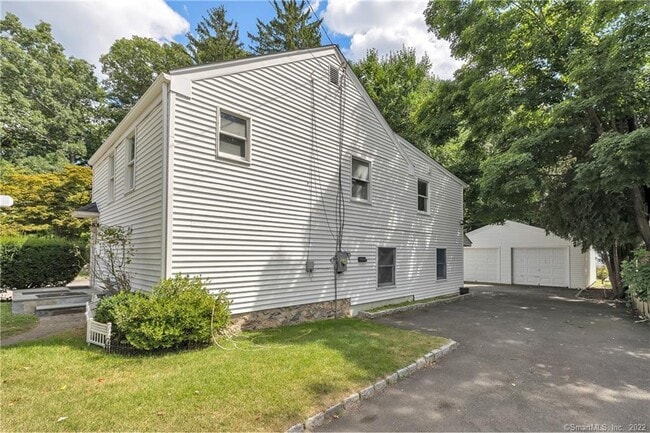 Building Photo - 11 Hallmark Pl