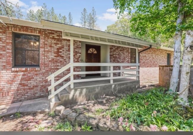 Building Photo - 301 Red Spur Dr