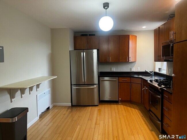 Foto del edificio - 869 Farmington Ave