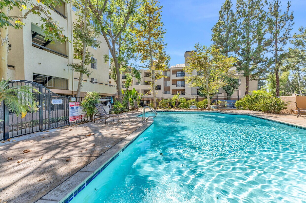 Primary Photo - 21450 Burbank Blvd