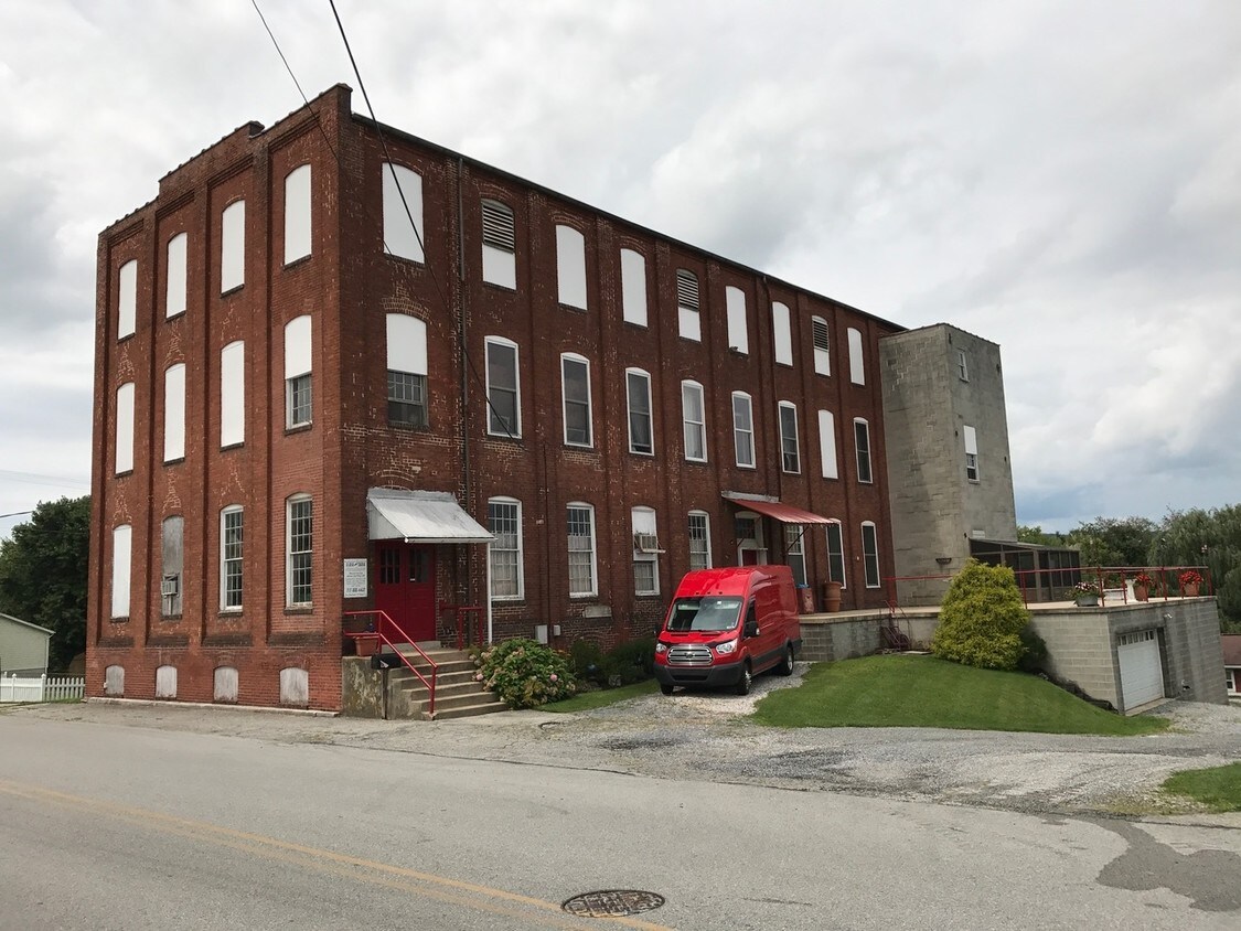Primary Photo - 9 Maple St