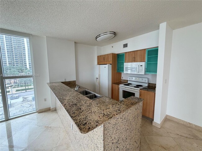 Photo - 17555 Atlantic Blvd House