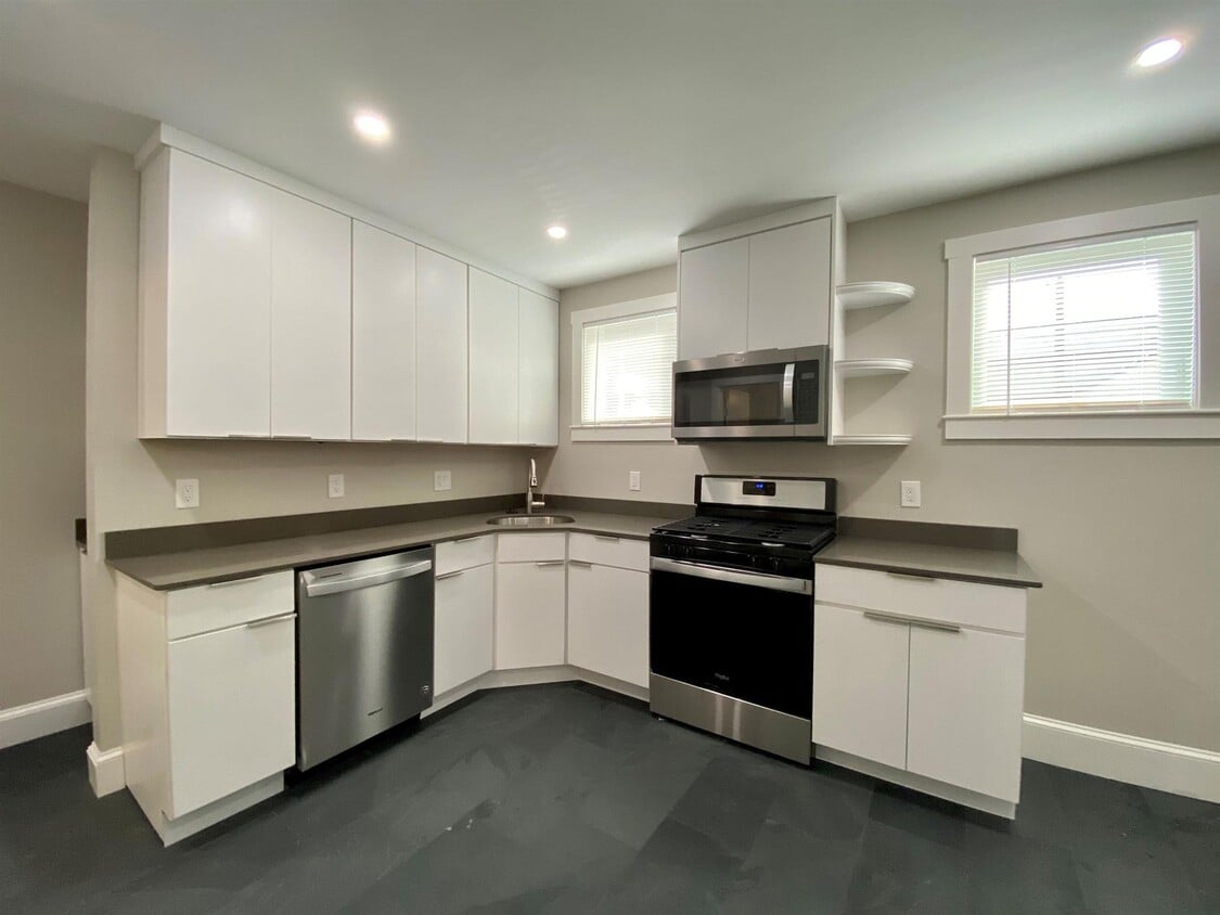 Primary Photo - 25 Elmer St