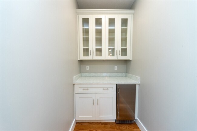 Foto del edificio - 61 Boutelle Rd