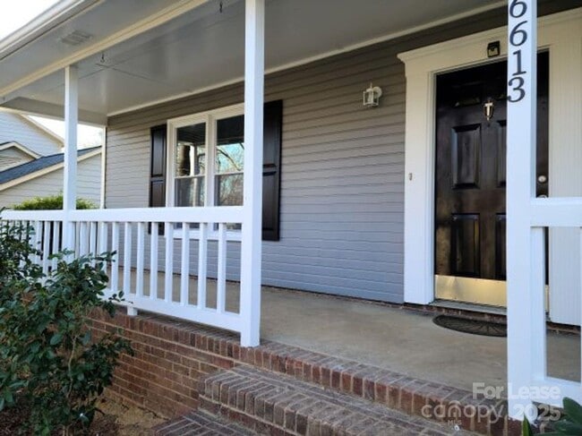 Building Photo - 6613 Farrington Ln