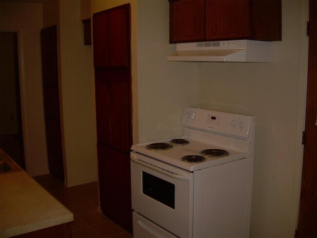 Building Photo - 3030 Esters Ct