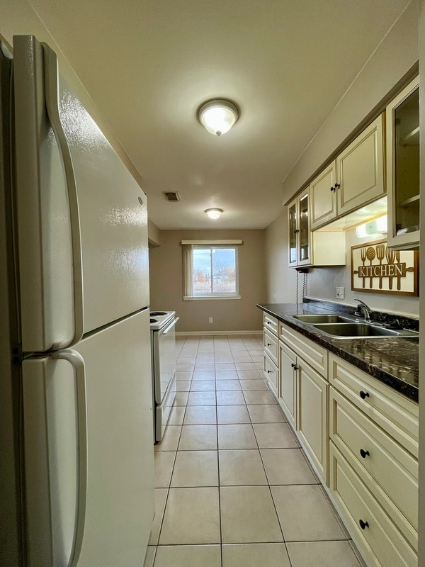 Building Photo - 939 James St