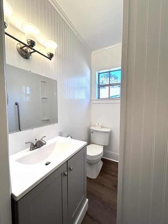 Building Photo - 216 Singleton Ave