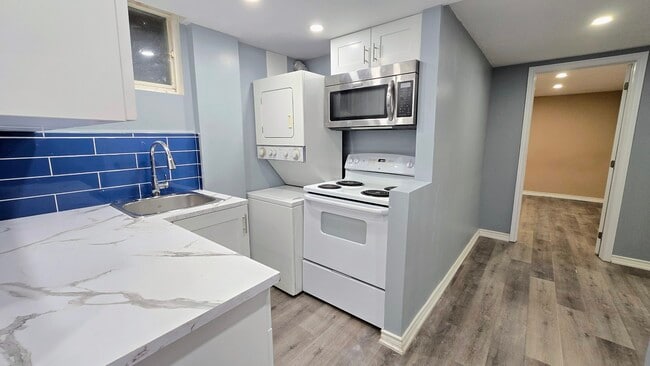 Building Photo - 4 Wavell Crt