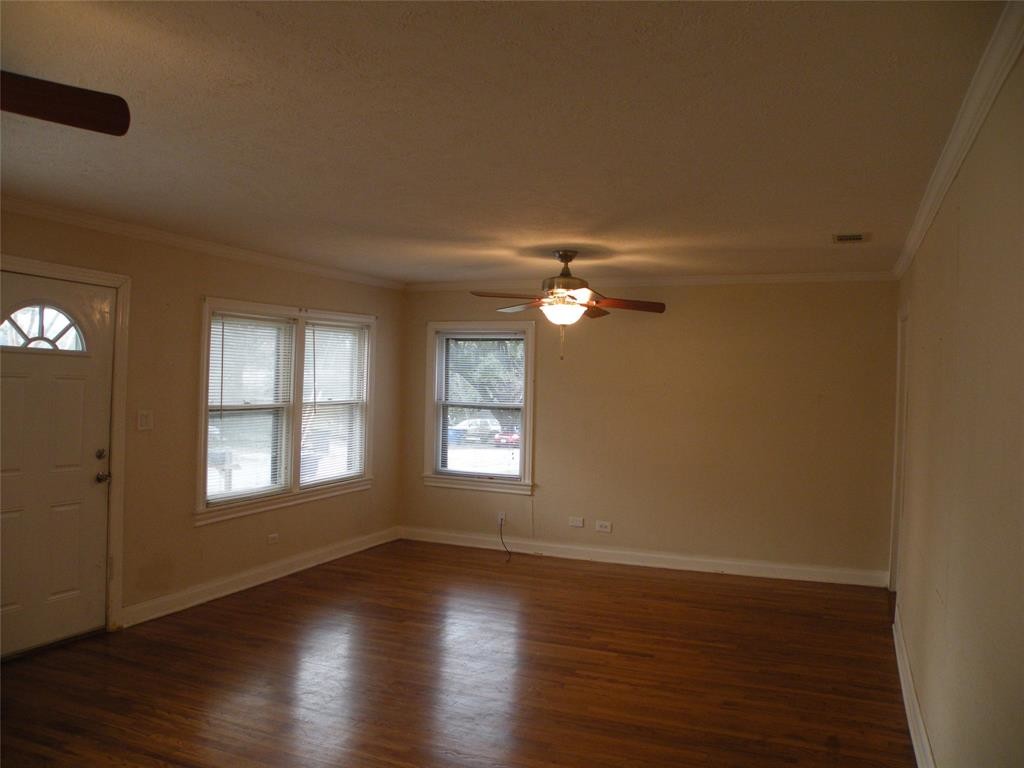 Primary Photo - 1527 Sam Houston Ave
