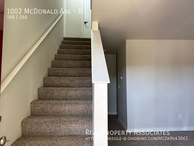 Foto del edificio - 1002 McDonald Ave