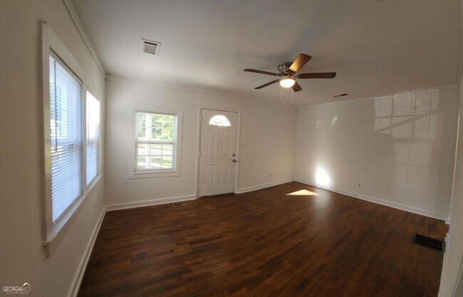 Foto del edificio - 2577 Eastwood Dr