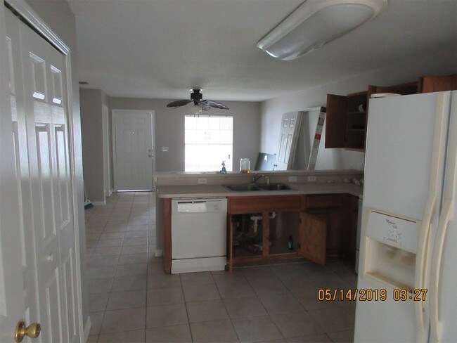 Building Photo - 627 Royalty Ct