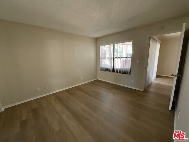 Foto del edificio - 10655 Lemon Ave