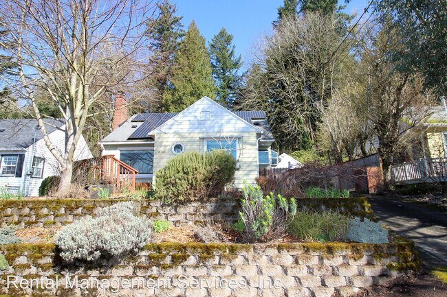 Foto del edificio - 4 br, 2 bath House - 8761 NE Beech St