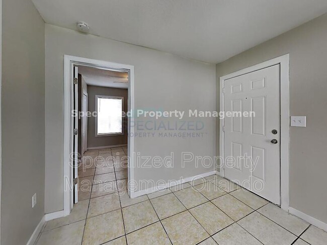 Building Photo - 833 Short Ave