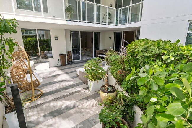 Building Photo - 200 SE Mizner Blvd