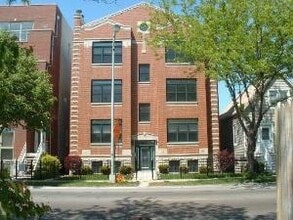 Building Photo - 1940 W Diversey Pkwy