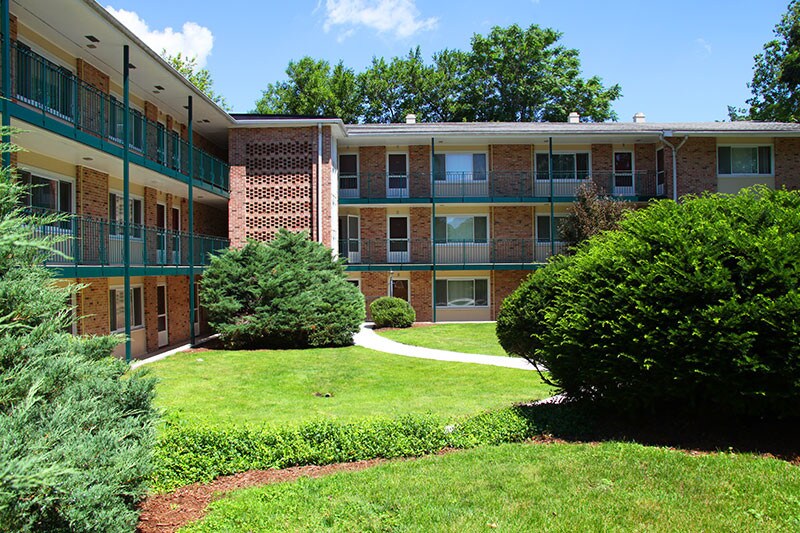 Primary Photo - 233 S Batavia Ave