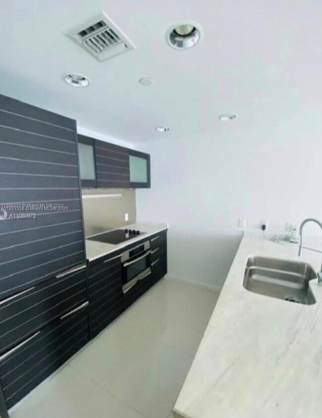 Foto del edificio - 200 Biscayne Boulevard Way